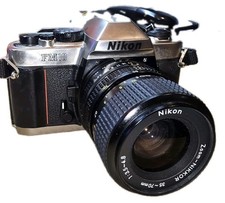 NIKON FM10 35mm SLR Film Camera + NIKON NIKKOR 35-70 ZOOM LENS TESTED WORKS MIJ!