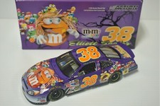 1/24 Elliott Sadler #38 M&M's Minis / Halloween 2005 Action NASCAR Diecast Car