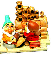 Disney Store Lil Classics Figurine Grumpy ath the Piano and Bashful sitting by